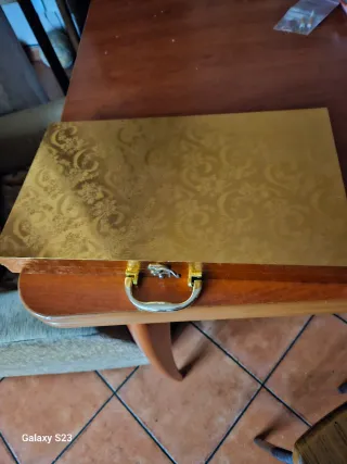 Elegante astuccio per posate in acciaio inossidabile dorato e argentato