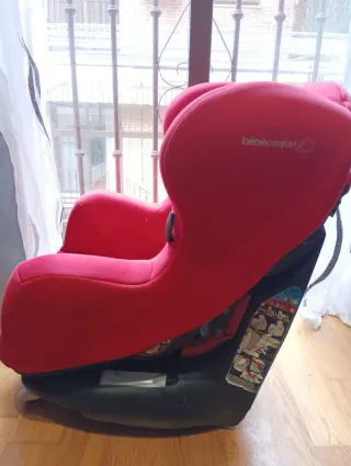 2 sillas de coche Bébé Confort azul y roja