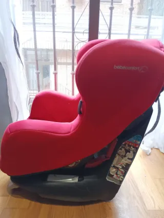 2 sillas de coche Bébé Confort azul y roja