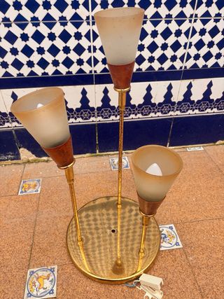 Lámpara de techo dorada con 3 luces