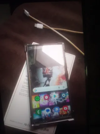 Samsung S24 Pro con cargador