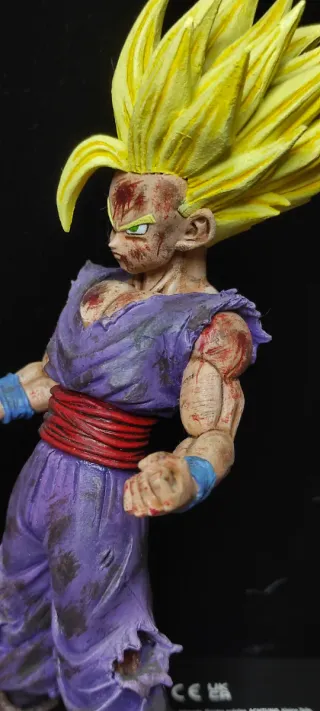 Figura Gohan Repintada con Daño de Batalla