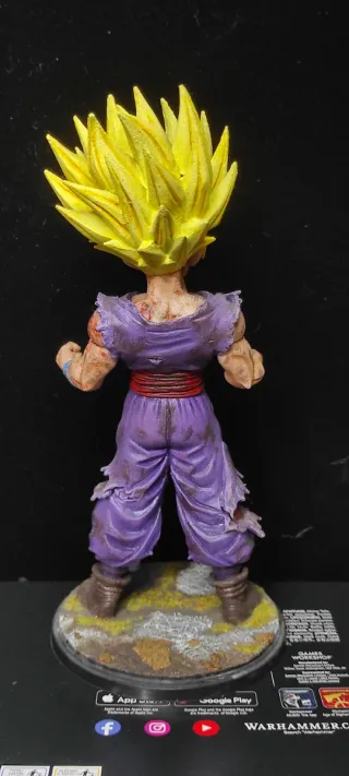 Figura Gohan Repintada con Daño de Batalla