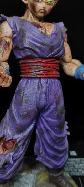 Figura Gohan Repintada con Daño de Batalla