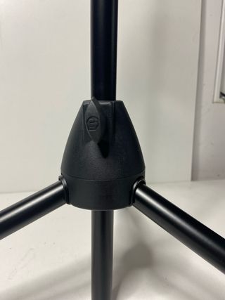 : Trípode Adam Hall