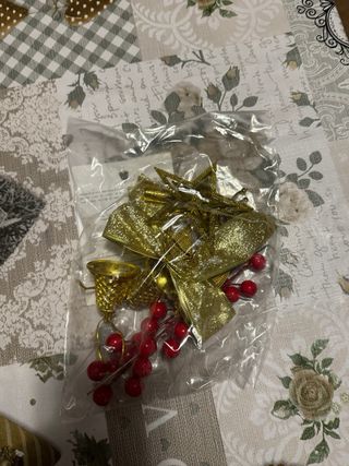 Árbol de Navidad pequeño con adornos