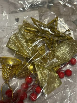 Árbol de Navidad pequeño con adornos