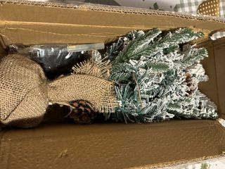 Árbol de Navidad pequeño con adornos