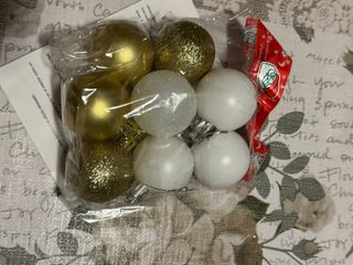 Árbol de Navidad pequeño con adornos