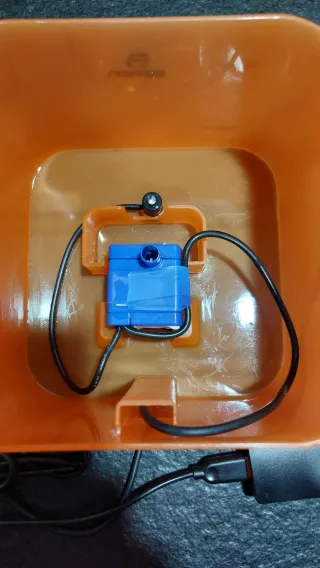 FUENTE PARA GATOS Berein naranja