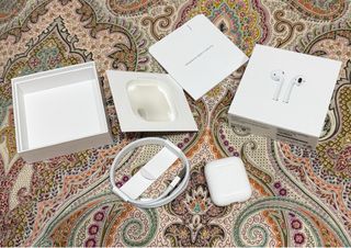 Apple AirPods 2.ª Gen con Estuche de Carga