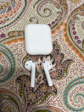 Apple AirPods 2.ª Gen con Estuche de Carga
