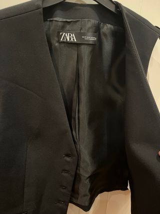 Chaleco negro.Zara. Talla M