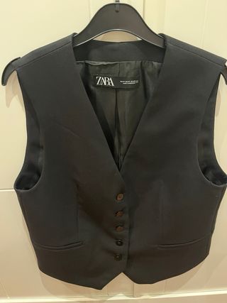 Chaleco negro.Zara. Talla M