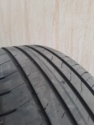 Neumático Goodyear 205/60R16 96H  Semana (1125)