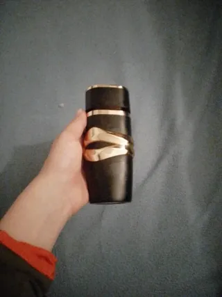 Perfume Asad Lattafa Negro y Dorado Esta lleno