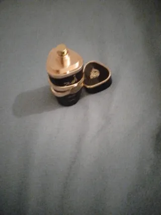 Perfume Asad Lattafa Negro y Dorado Esta lleno