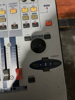 Mesa de mezclas digital Yamaha 01V