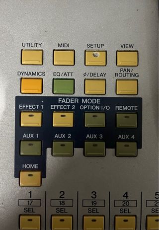 Mesa de mezclas digital Yamaha 01V