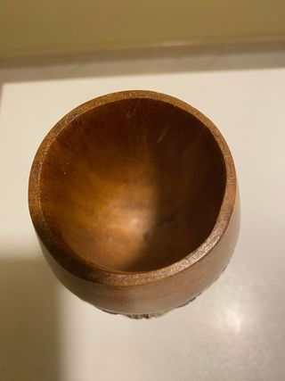 Calice in legno intagliato