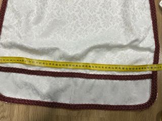 Delantal huertana damasco beig, detalle en burdeos