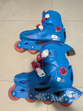 Patines en línea azules talla 34-36 y protecciones