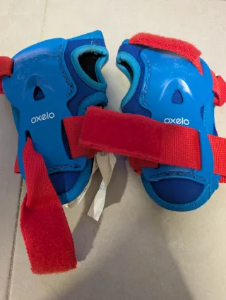 Patines en línea azules talla 34-36 y protecciones