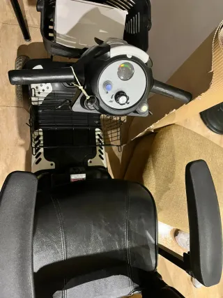 Scooter Eléctrica Mercury Negra y Blanca