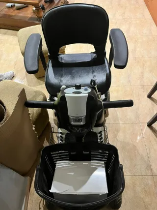 Scooter Eléctrica Mercury Negra y Blanca