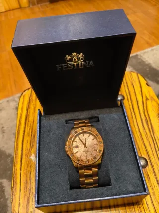 Reloj Festina Dorado