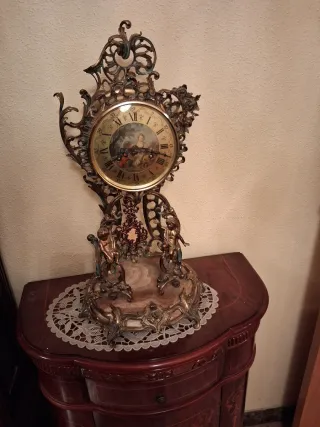 Reloj de sobremesa antiguo de bronce