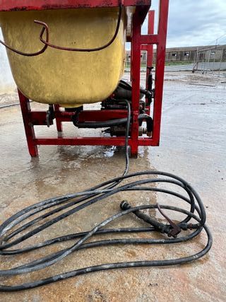 DEPOSITO DE AGUA CON BOMBA DE PRESIÓN 1.200€