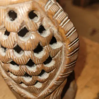 Figura pájaro madera tallada