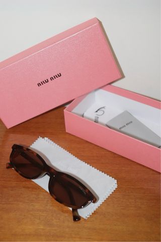 Óculos de Sol Miu Miu - MU 04ZS 19P2Z1 Tortoise