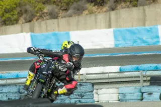 Canon EOS 2000D +2  Objetivos 18-55mm 18- 50