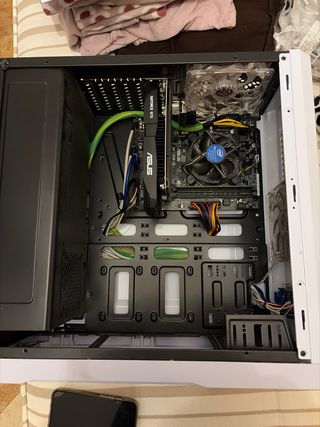 Torre PC ASUS Blanca