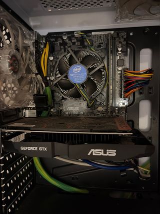 Torre PC ASUS Blanca