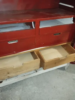 Armario antiguo pintado a mano