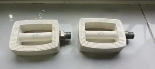 Pedales bicicleta BH blancos