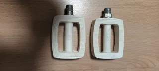 Pedales bicicleta BH blancos