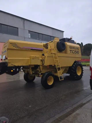 Cosechadora New Holland TC56