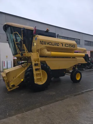 Cosechadora New Holland TC56