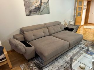 Sofá lineal deslizante beige y marrón