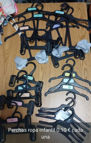 Perchas ropa infantil 0.10€