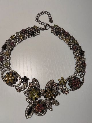 Collar pedrería flores Zara