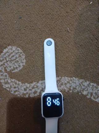 Reloj digital blanco