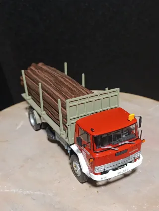 Camión miniatura EBRO P137 1/43