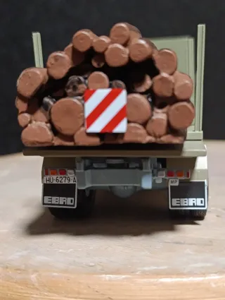 Camión miniatura EBRO P137 1/43