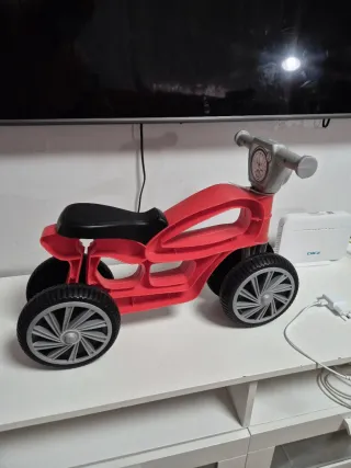 Moto correpasillos roja 4 ruedas