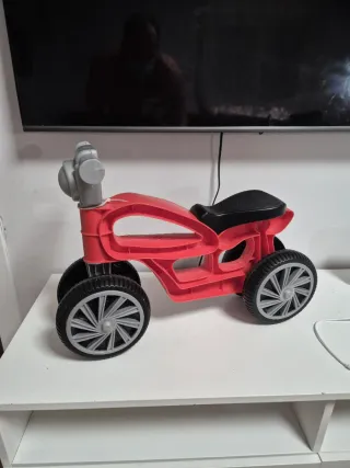 Moto correpasillos roja 4 ruedas